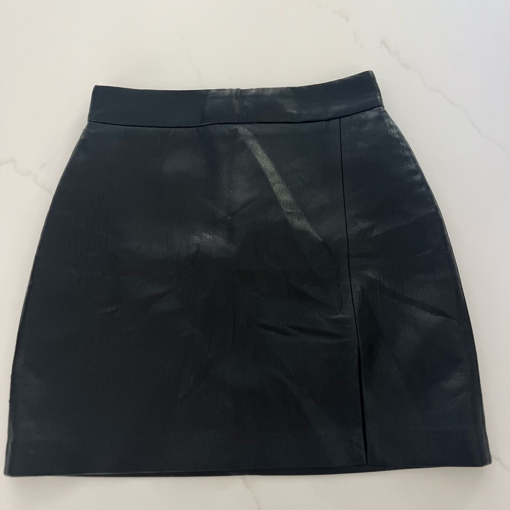 Black faux leather skirt size 00